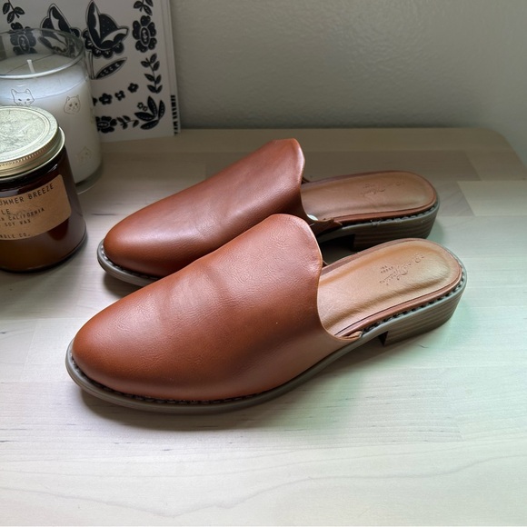 NWOT Universal Thread brown mules - Picture 3 of 4